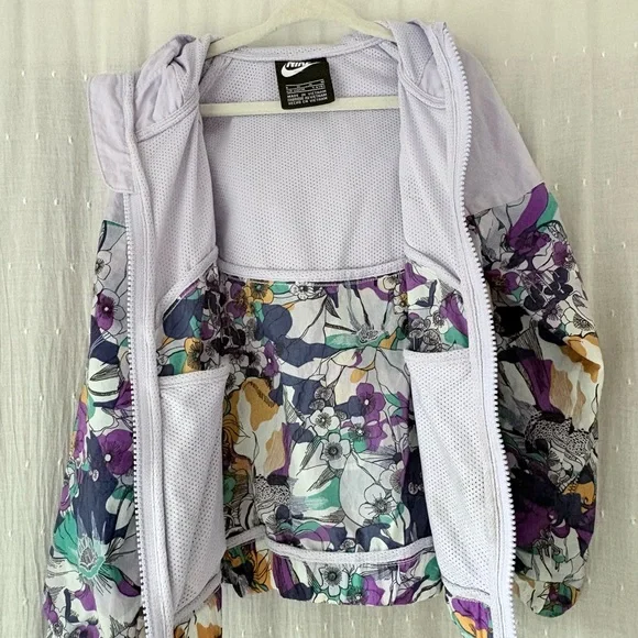 Girls' Nike Sportswear Windrunner Hooded Jacket with a floral print - Picture 4 of 6